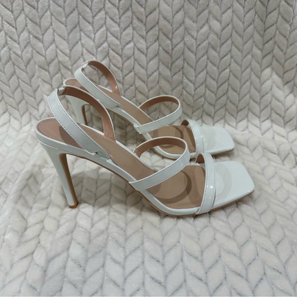 White patient heels - Picture 1 of 7